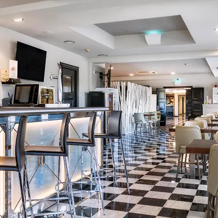Salles Aeroport De Girona 4*