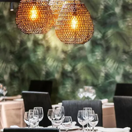 Salles Aeroport De Girona Hotel 4*