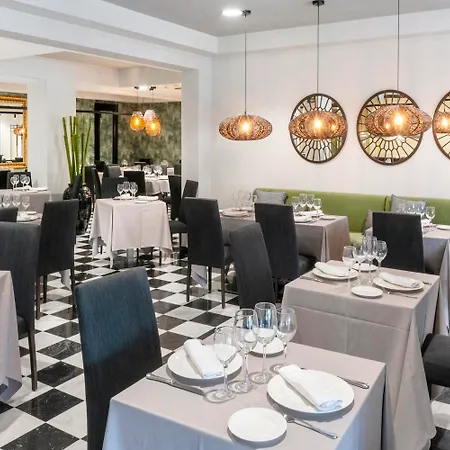 Salles Aeroport De Girona Hotel 4*