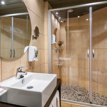 Hotel Salles Aeroport De Girona 4*