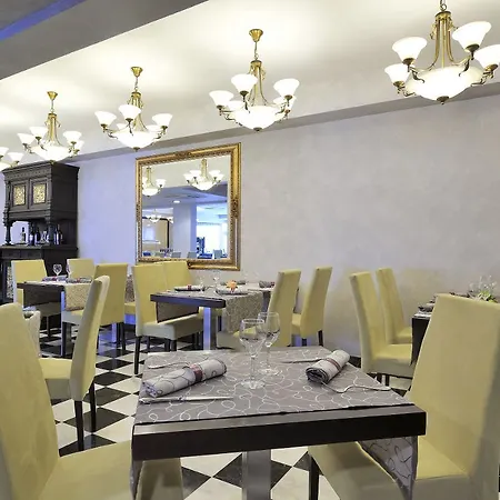 Salles Aeroport De Girona Hotel 4*