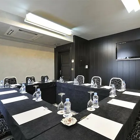 Salles Aeroport De Girona Hotel 4*